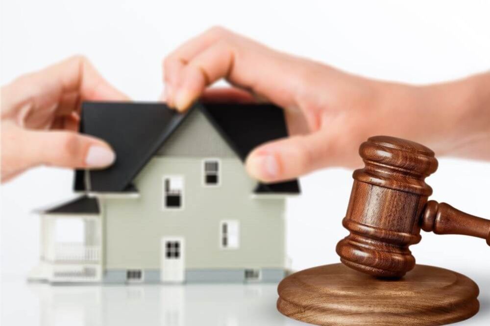 Divorce Fight Over the House