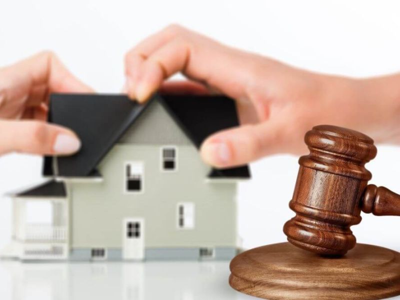 Divorce Fight Over the House
